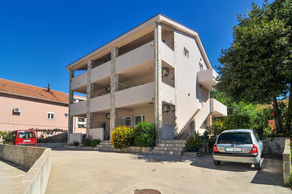 Apartments Samardzic Τίβατ Εξωτερικό φωτογραφία